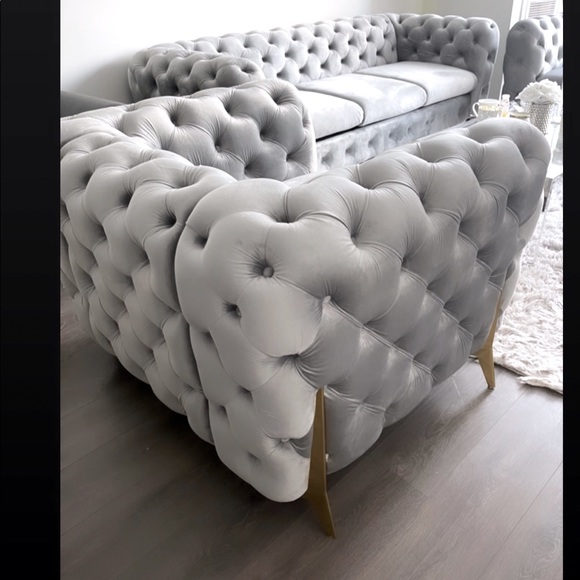 Sold - Picture 1 of 8